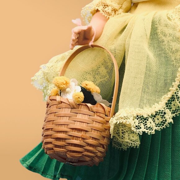 Madame Alexander 8" Doll Daffy Down Dilly Storyland Collection Yellow Green - Picture 4 of 10